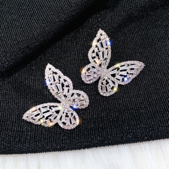 NEW SILVER SHINY BUTTERFLY STUD EARRINGS - Picture 3 of 6